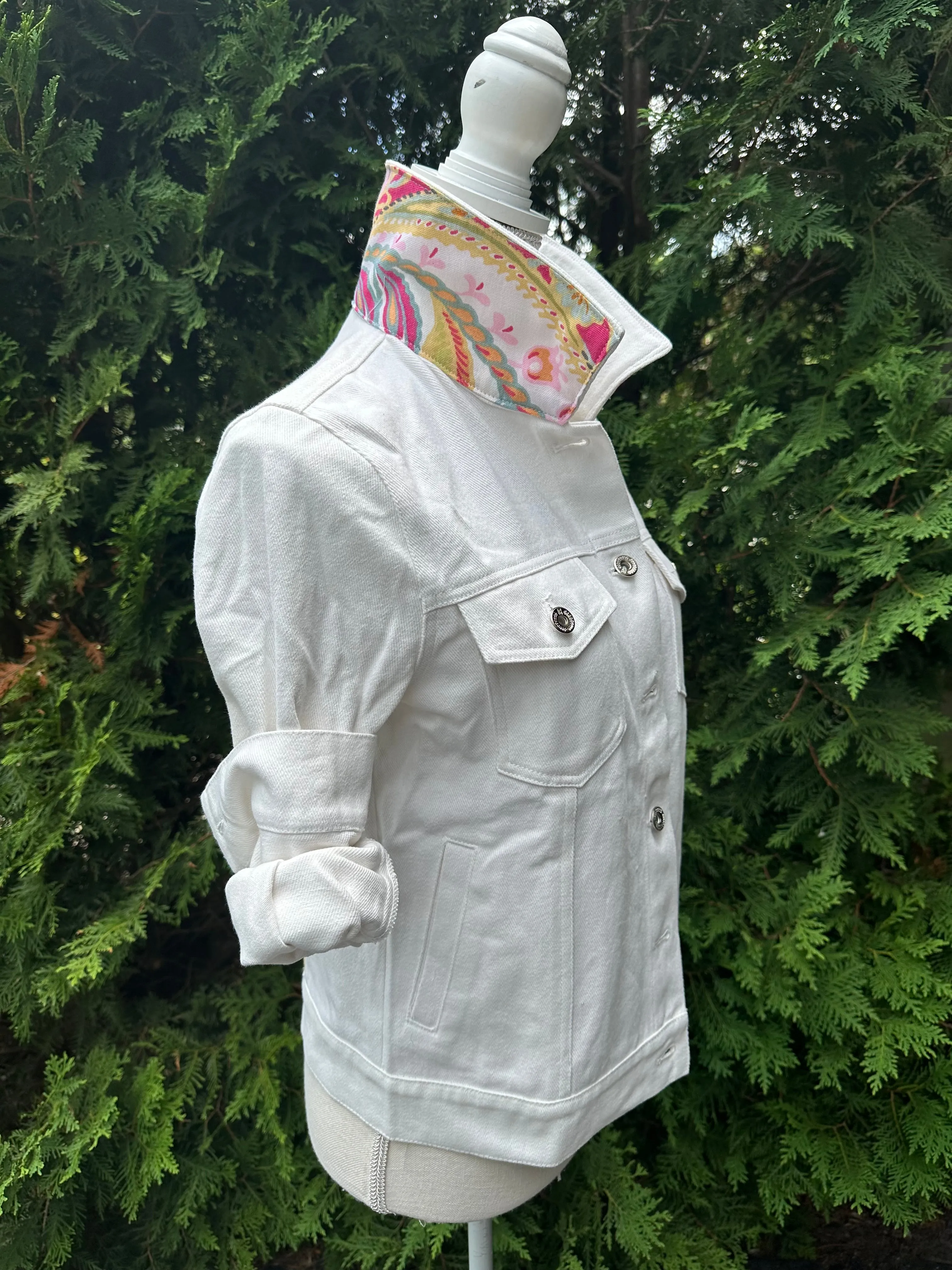 Dorothy White Denim Jacket w Pink Paisley (DWJ18)