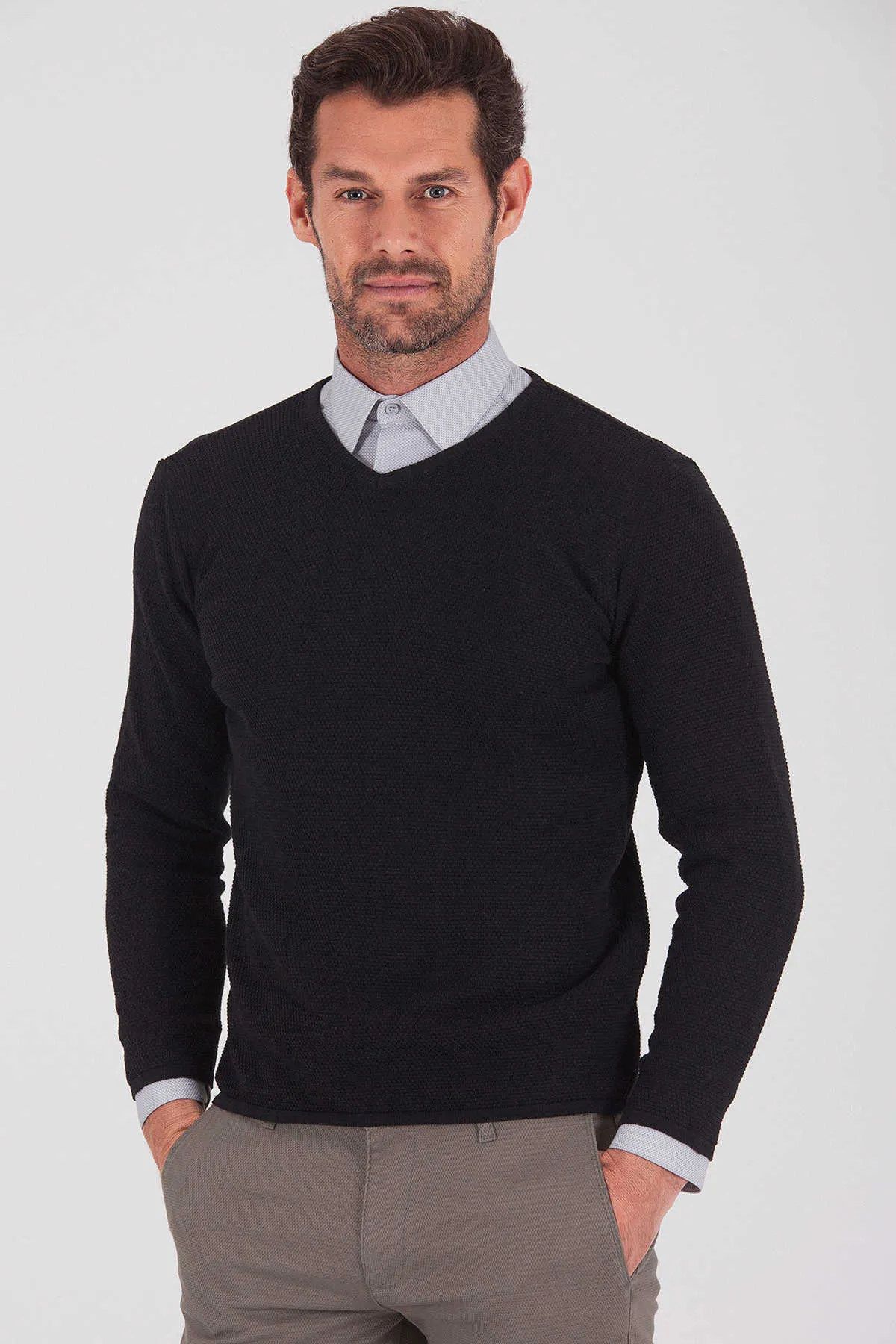 Slim Fit Plain Cotton Blend Khaki V-Neck Sweater, Black