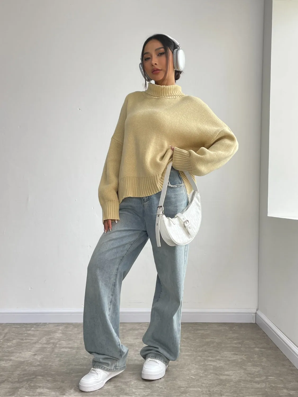 Turtleneck Dropped Shoulder Sweater – Oversized Cozy Knit for Effortless Fall & Winter Style